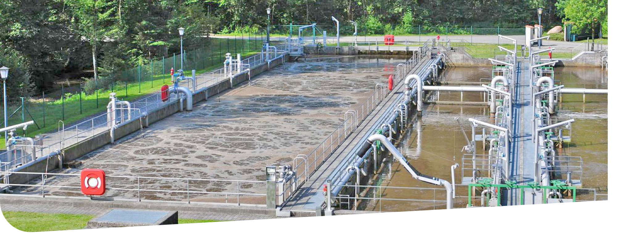 Kläranlage mit den verschiedenen Klärbecken Kläranlage beim AUV-Chiemsee